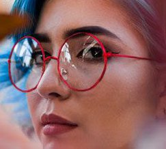 What are 2021 eyeglass trends?